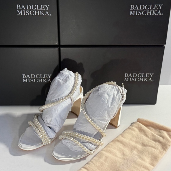 Badgley Mischka Womens Amora White Pearl Satin Ankle Strap Size 8 new - Picture 3 of 15